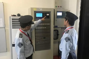 你們辛苦了！ 雙節(jié)期間堅(jiān)守崗位的三毛保安