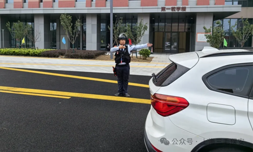 守護(hù)新起點(diǎn)---三毛保安助力上海版專(zhuān)奉賢校區(qū)開(kāi)啟安全新學(xué)期
