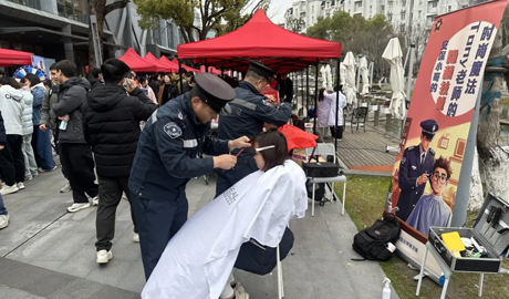 【雷鋒精神在校園綻放】三毛保安開(kāi)展志愿服務(wù)活動(dòng)